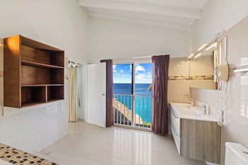 Lagoon Ocean Resort