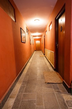 Khwapa Chhen Guest House And Restaurant