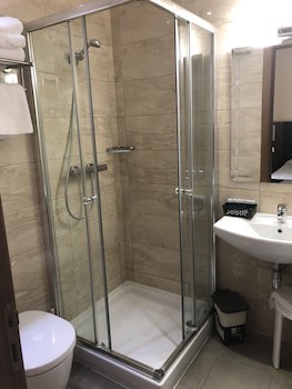 Grand Harbour Hotel