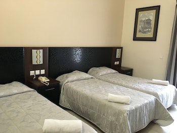Grand Harbour Hotel