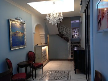 Grand Harbour Hotel