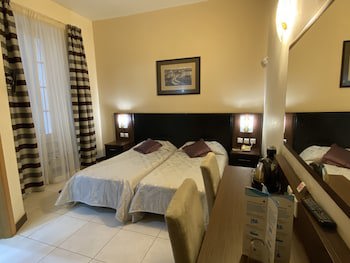 Grand Harbour Hotel