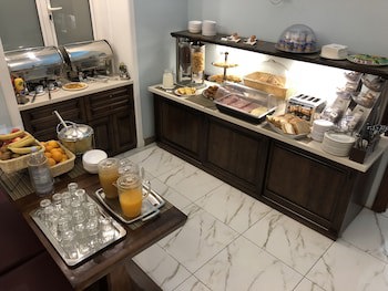 Grand Harbour Hotel