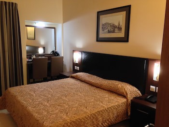 Grand Harbour Hotel