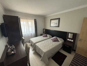 Grand Harbour Hotel
