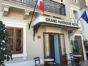 Grand Harbour Hotel
