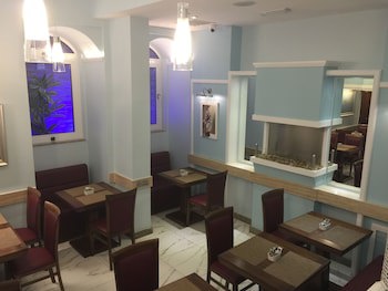 Grand Harbour Hotel