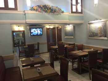 Grand Harbour Hotel