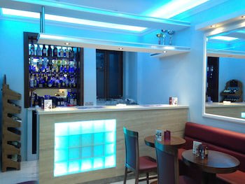 Grand Harbour Hotel