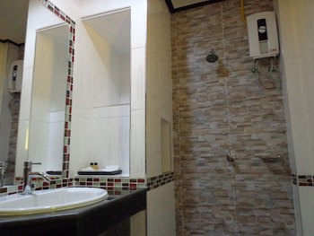 First & Frang Hotel
