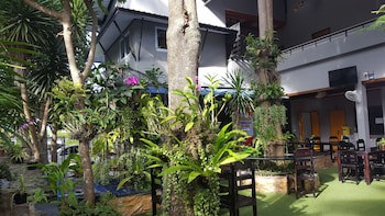 First & Frang Hotel