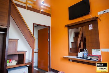 First & Frang Hotel