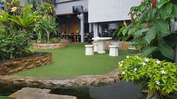 First & Frang Hotel