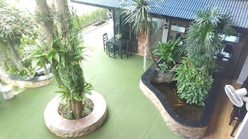 First & Frang Hotel