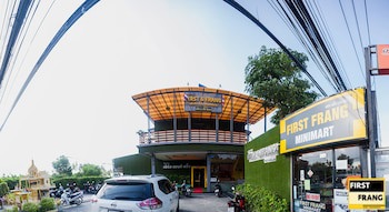 First & Frang Hotel