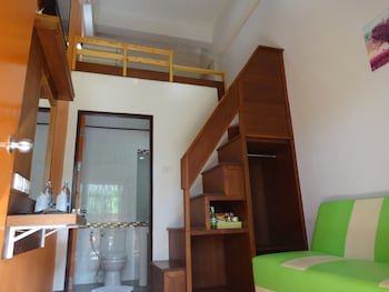 First & Frang Hotel