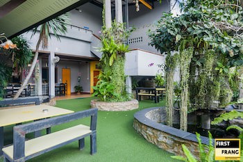 First & Frang Hotel