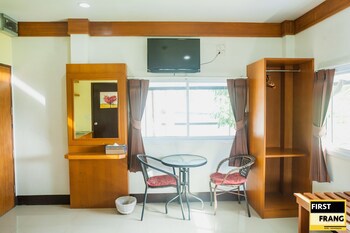 First & Frang Hotel