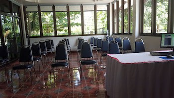 First & Frang Hotel