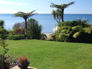 Adrift In Golden Bay Absolute Beachfront Adults Only