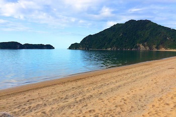 Adrift In Golden Bay Absolute Beachfront Adults Only