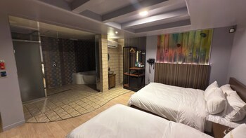 Cleopatra Hotel