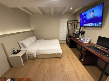 Cleopatra Hotel