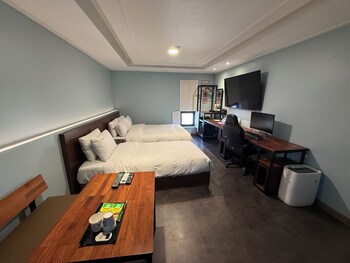 Cleopatra Hotel
