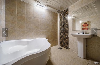 Cleopatra Hotel