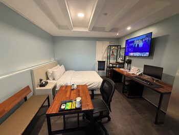 Cleopatra Hotel