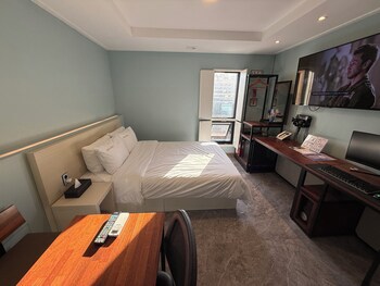 Cleopatra Hotel