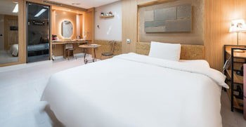 Friendly Dh Naissance Hotel By Mindrum Group