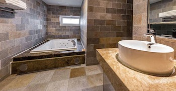 Friendly Dh Naissance Hotel By Mindrum Group