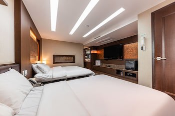 Friendly Dh Naissance Hotel By Mindrum Group
