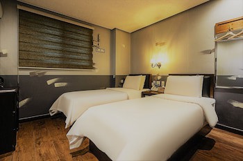 Friendly Dh Naissance Hotel By Mindrum Group