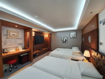 Friendly Dh Naissance Hotel By Mindrum Group