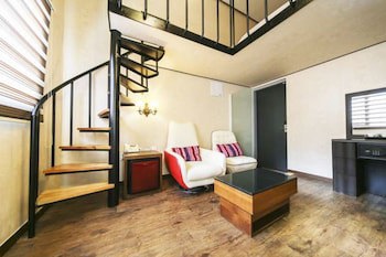 Friendly Dh Naissance Hotel By Mindrum Group