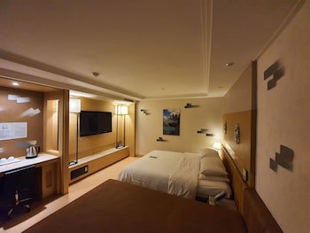 Friendly Dh Naissance Hotel By Mindrum Group