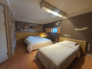 Friendly Dh Naissance Hotel By Mindrum Group