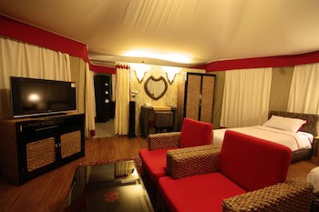 Canvas And Orchids Retreat