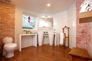 Canvas And Orchids Retreat