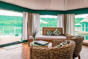 Canvas And Orchids Retreat
