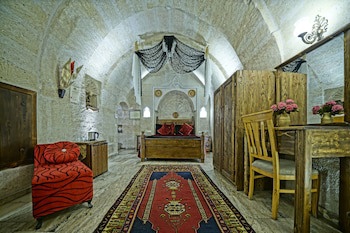 Maccan Cave Hotel