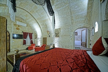 Maccan Cave Hotel