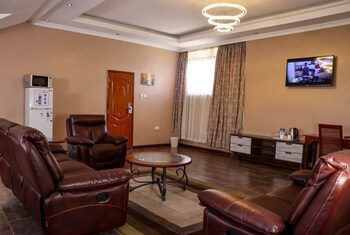 67 Airport Hotel