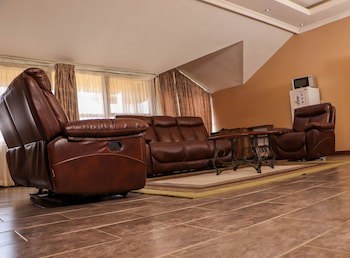 67 Airport Hotel