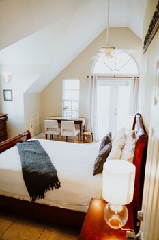 Shangri-La Bed & Breakfast
