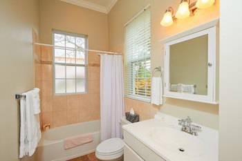 Shangri-La Bed & Breakfast