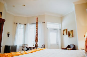 Shangri-La Bed & Breakfast