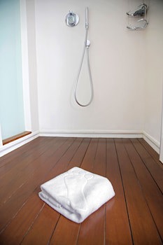 1866 Court & Suites